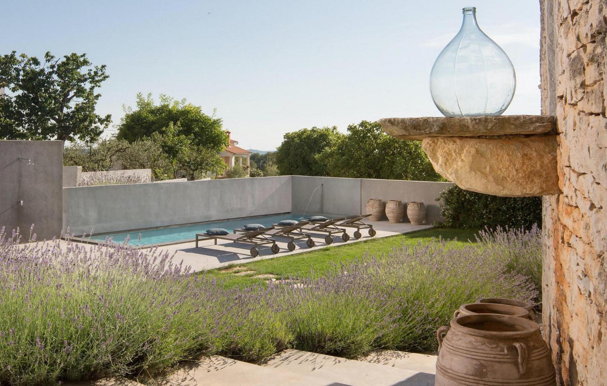Cozy Home In Tinjan With Outdoor Swimming Pool Kültér fotó