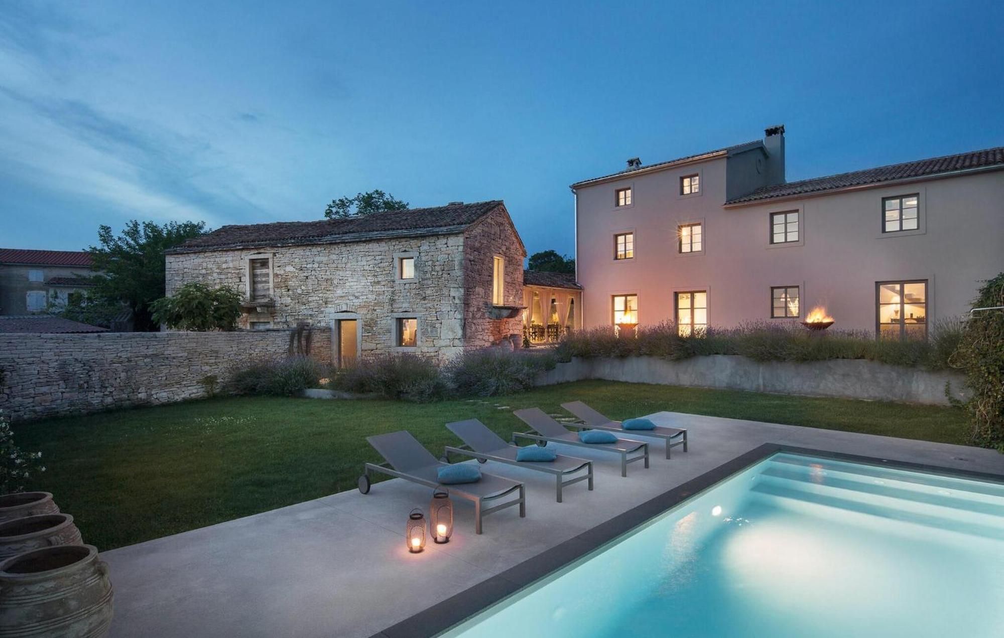 Cozy Home In Tinjan With Outdoor Swimming Pool Kültér fotó
