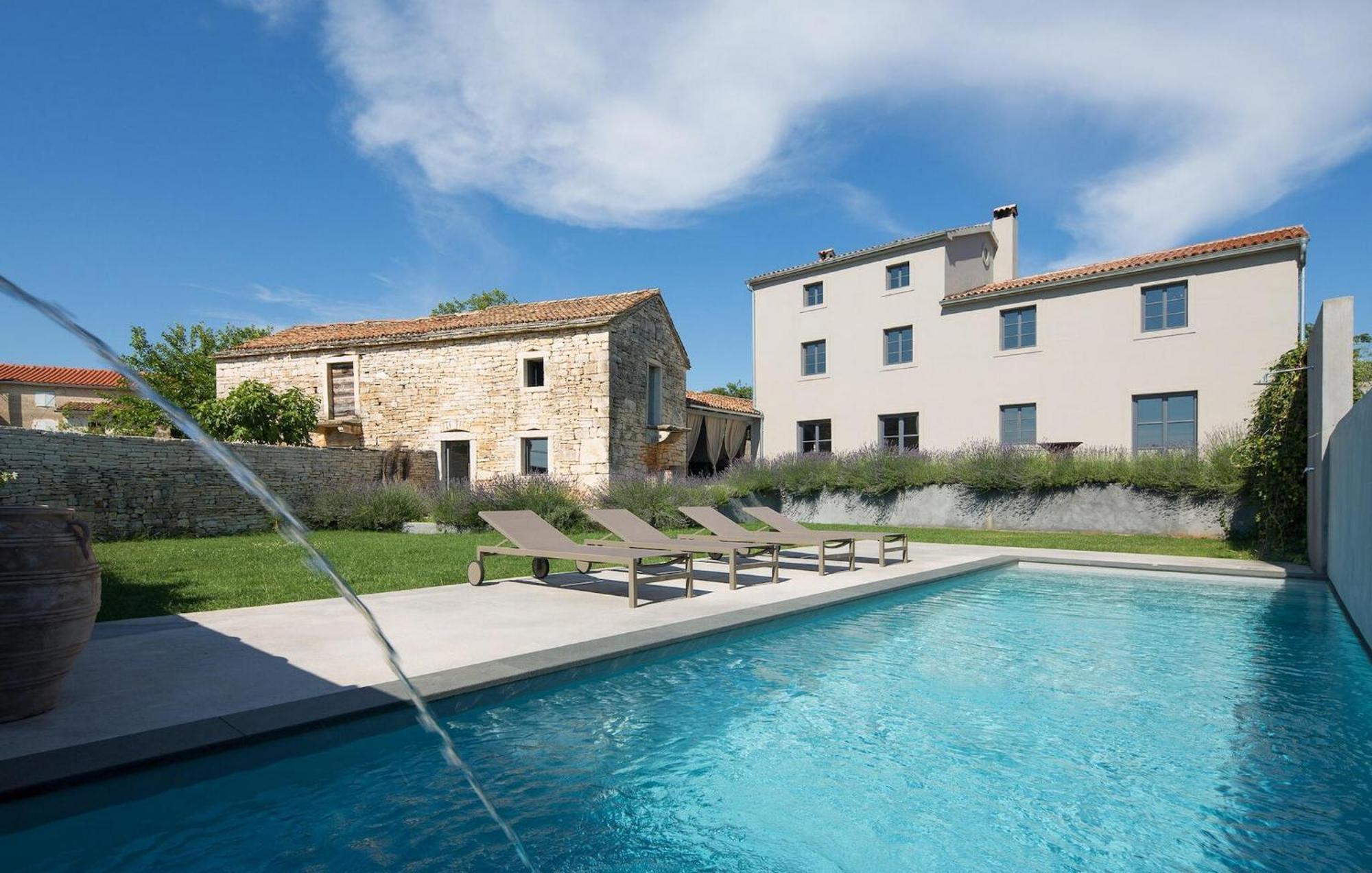 Cozy Home In Tinjan With Outdoor Swimming Pool Kültér fotó